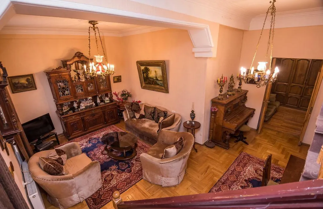 Lia's Guest House-1